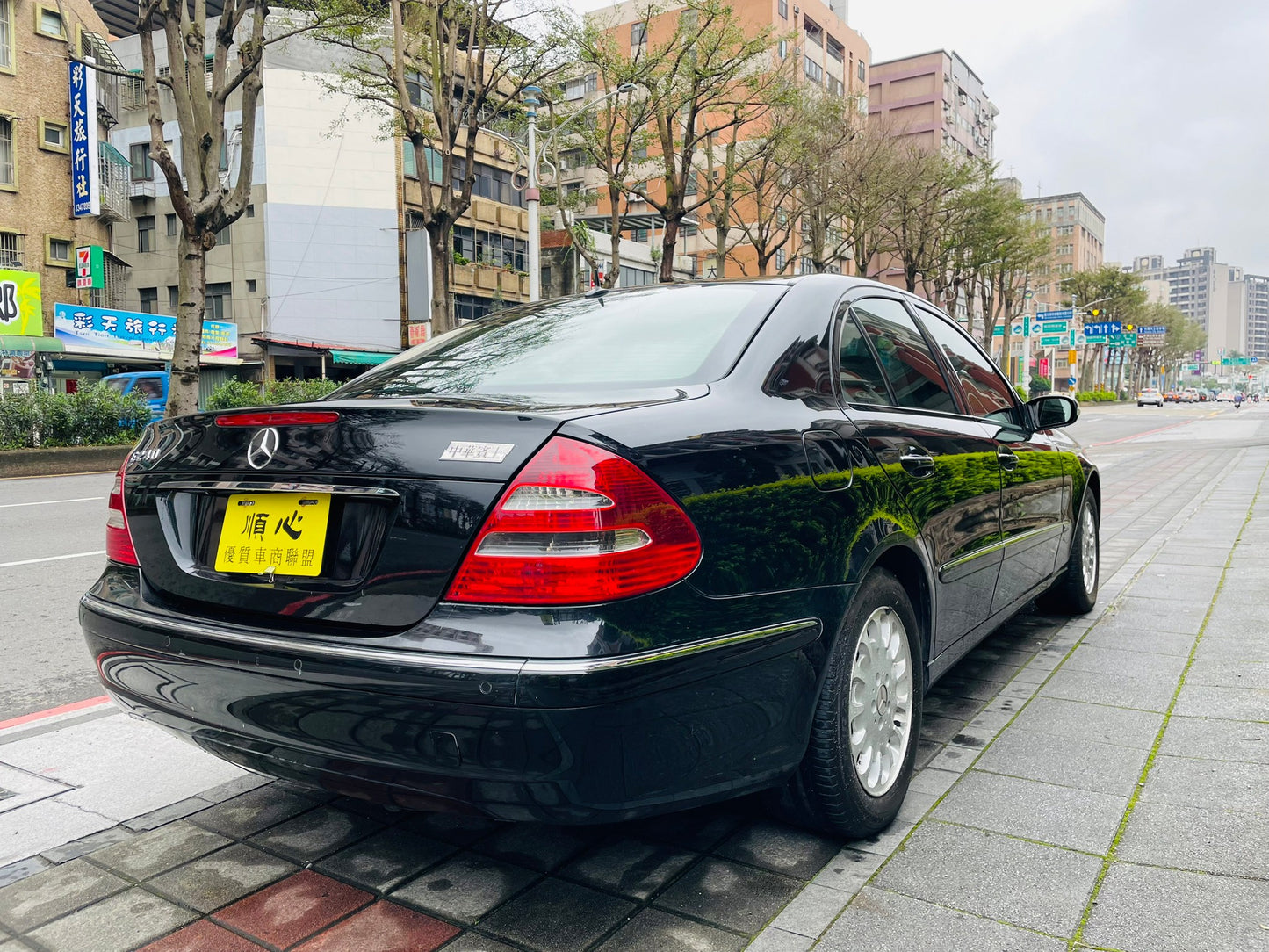 M-BENZ E240 (W211) 2002年